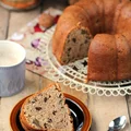 Cynamonowa babka z rodzynkami i orzechami włoskimi