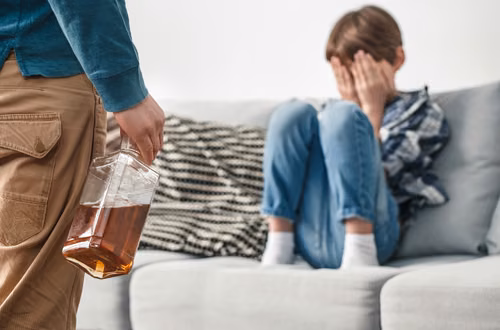 Pijani rodzice oczami dzieci - Jak alkohol rujnuje psychikę małoletnich?