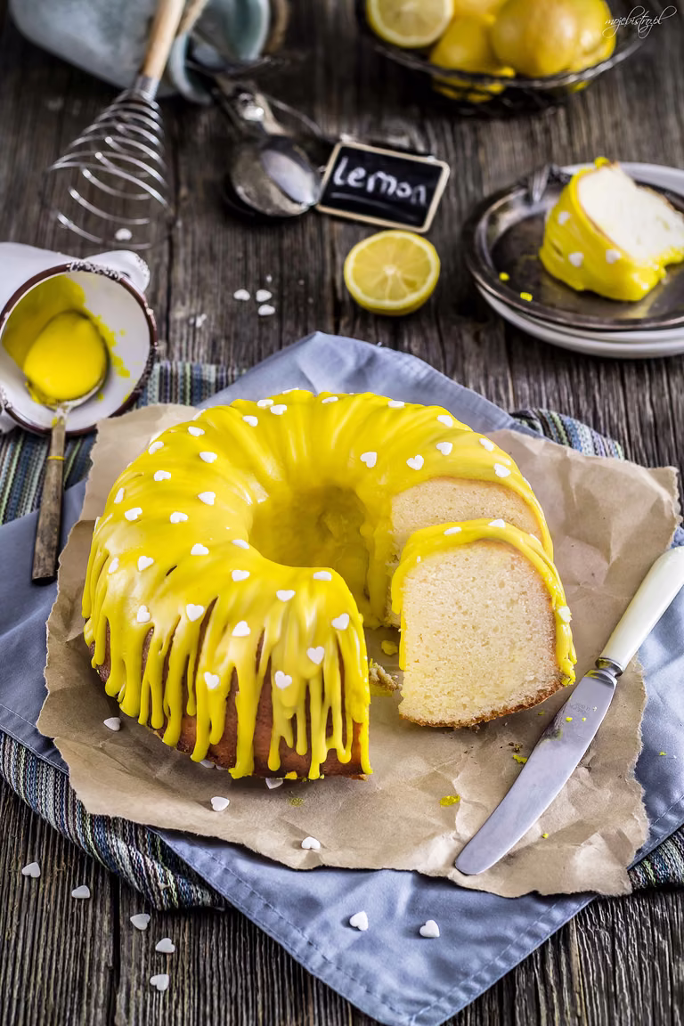 Wielkanocna babka intensywnie cytrynowa