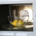 Jak w prosty sposób wyczyścić mikrofalówkę? Sprawdźcie sami!