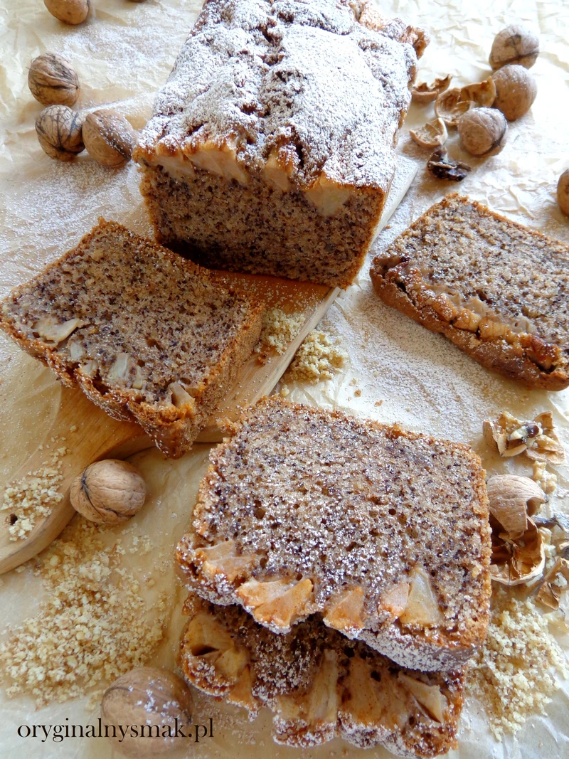 Babka orzechowa z jabłkami