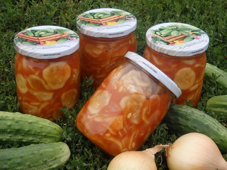 Ogórki w pomidorach