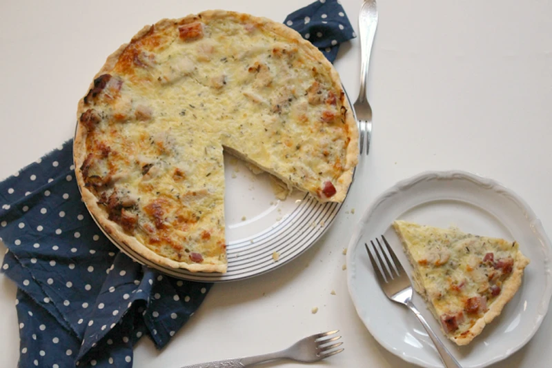 Tarta cebulowa z ziołami i mięsem - bardzo smaczna