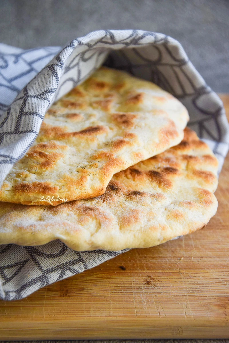 Chlebek naan - indyjski chlebek z patelni