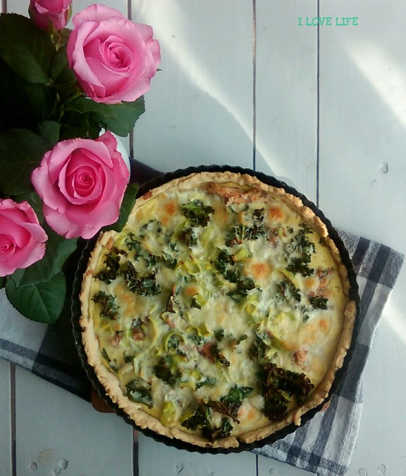 Tarta z jarmużem i łososiem