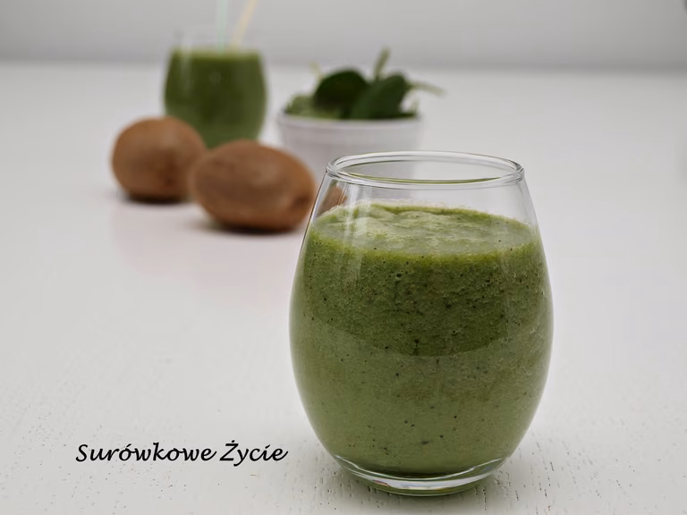 Antystresowy koktajl ze szpinakiem, kiwi i bananem