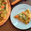 Pizza z pesto i łososiem