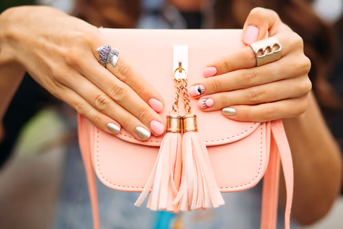 Jak przedłużyć trwałość manicure nawet do miesiąca?