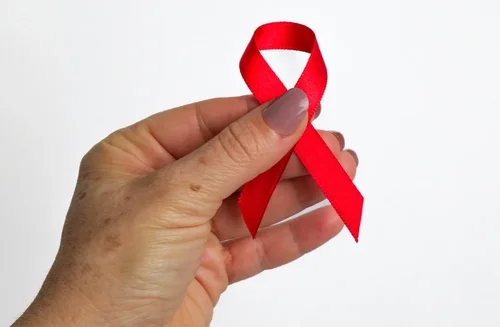 Światowy Dzień Pamięci o Zmarłych na AIDS: Historia i Znaczenie