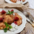 Puszyste i delikatne placki z jabłkami