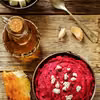 HUMMUS Z BURAKIEM I KOZIM SEREM