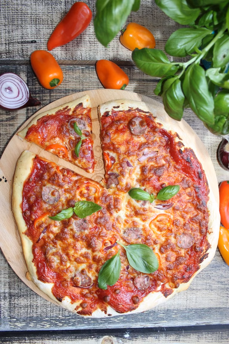 Domowa pizza – cienki spód puszyste chrupiące boki