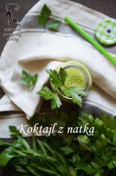 Koktajl ananasowy z natką pietruszki