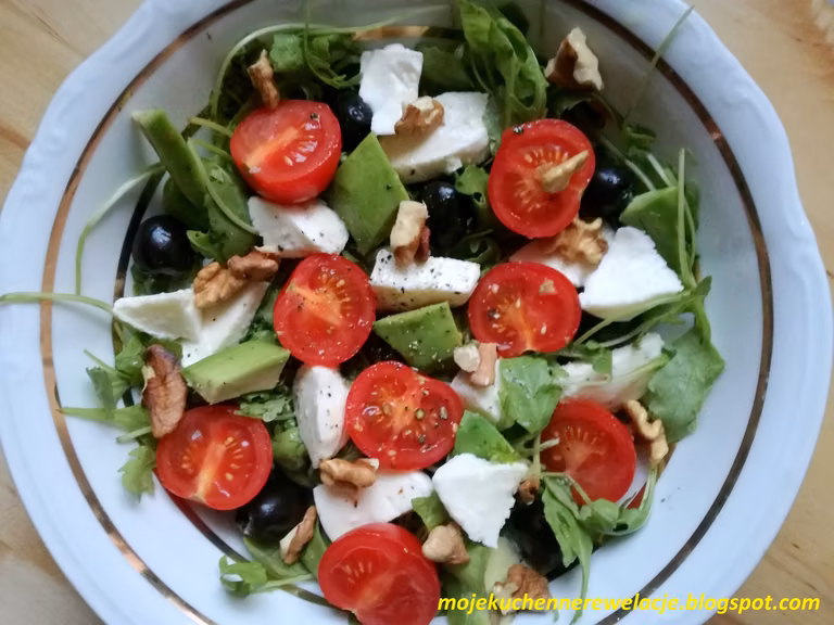 Sałatka z rukolą, mozzarellą i awokado -280 kcal