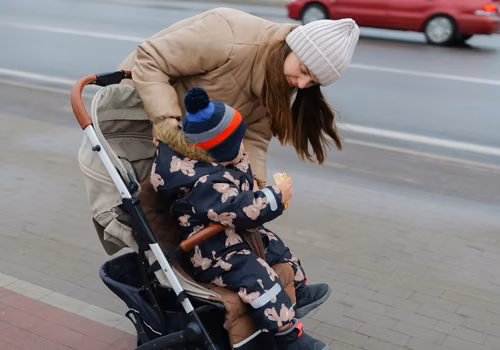 Uwaga! Świadczenie 800 plus może wygasnąć, a ZUS cofnie wypłaty! Rodzice muszą pamiętać o tych warunkach