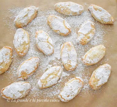 Włoskie ciasteczka marcepanowe "Ricciarelli"