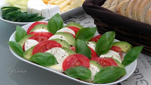 Caprese z awokado