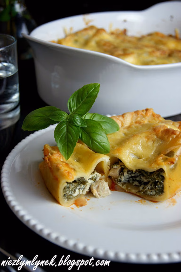 Zapiekanka a'la cannelloni ze szpinakiem i serkiem ricotta na sosie pomidorowym