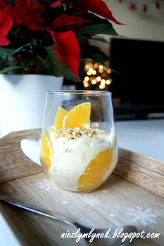 Mus Świąteczny z pistacjami i pomarańczami zanurzonymi w białej czekoladzie