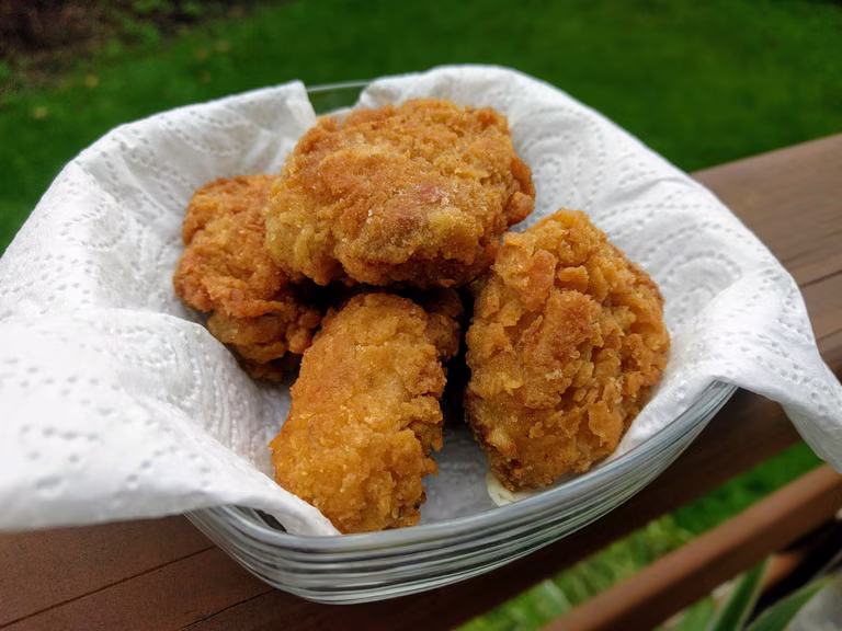 Chrupiące stripsy w kurczaka w stylu KFC