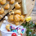 Pierożki drożdżowe z pasztetową i pieczarkami