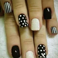Manicure w kropeczki