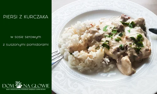 Piersi z kurczaka w sosie serowym z suszonymi pomidorami