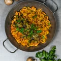 Makaron z pieczarkami i bakłażanem