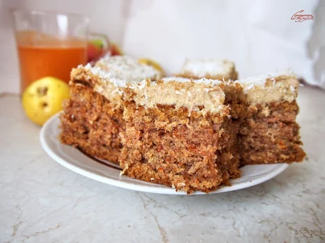 Ciasto marchewkowe z kremem daktylowym