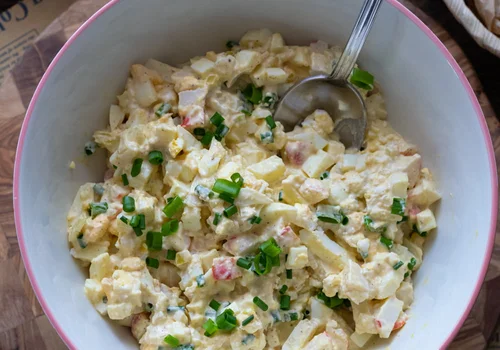 Pasta jajeczna z fetą i paluszkami krabowymi