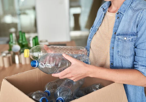 W Biedronce pojawiły się duże kartony! Nowe zasady zwrotu zaskakują klientów