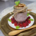 Deser malinowy z karmelizowanymi orzechami