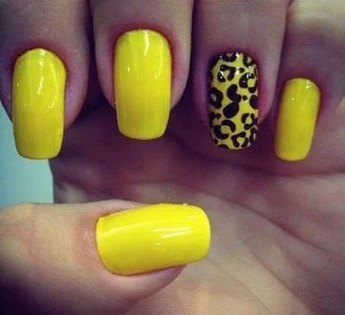 Super żółte paznokcie z dodatkiem!