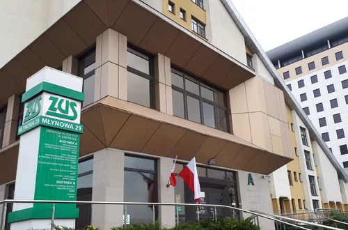 Nawet 1800 zł od ZUS przez pół roku! Nadal wielu Polaków nie korzysta z tego ważnego świadczenia