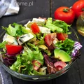 SAŁATKA Z NIEBIESKIM SEREM I POMIDORAMI (338 KCAL)