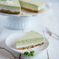 Wegański sernik z herbatą matcha