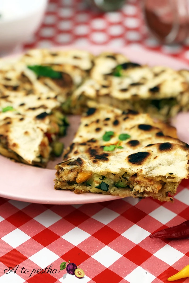 Domowa quesadilla z kurczakiem na ostro