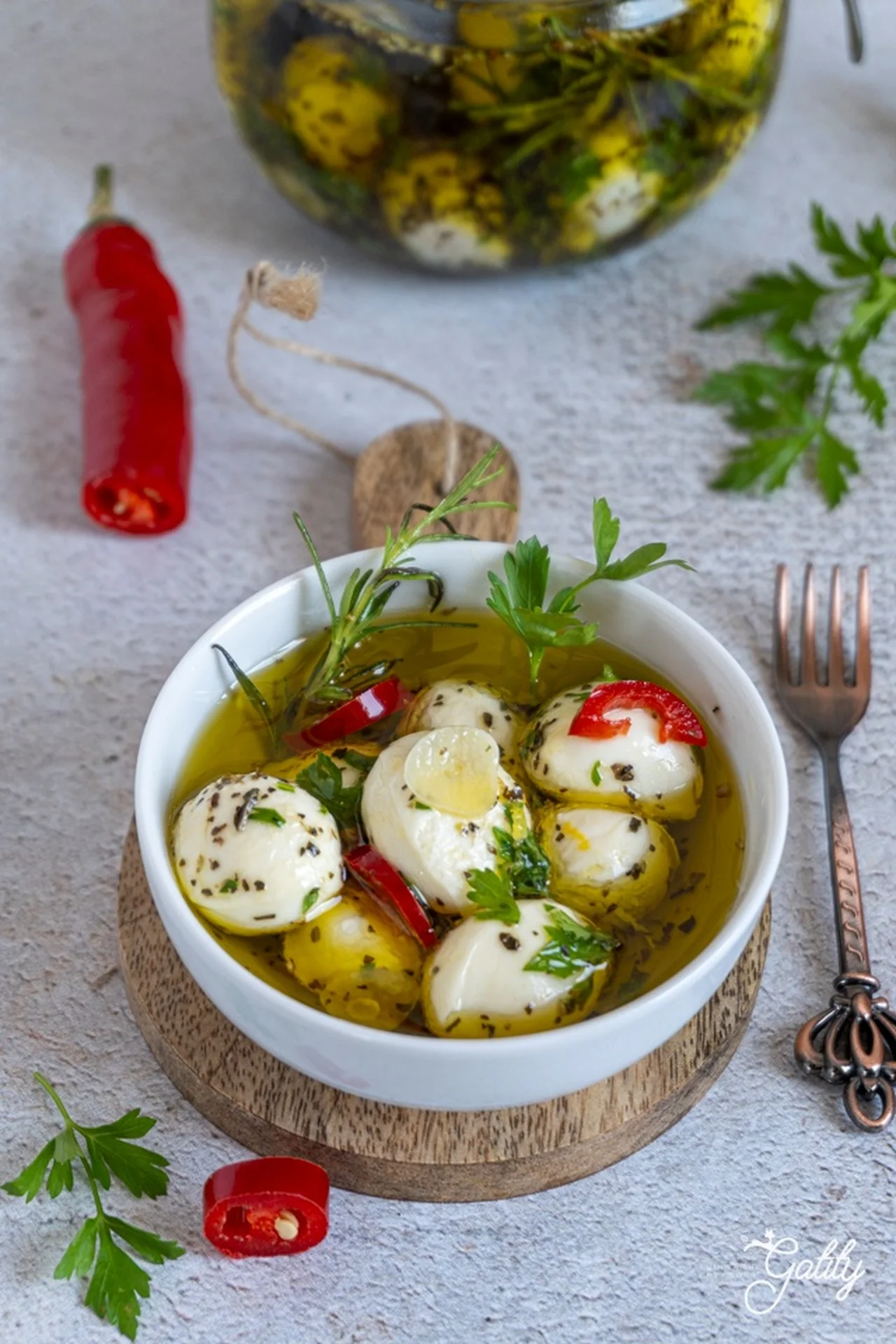Mini mozzarelle marynowane w oliwie z ziołami