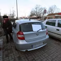 Jeżeli wsiadłaś do samochodu i zauważyłaś KARTKĘ na tylnej szybie – NIE WYSIADAJ!
