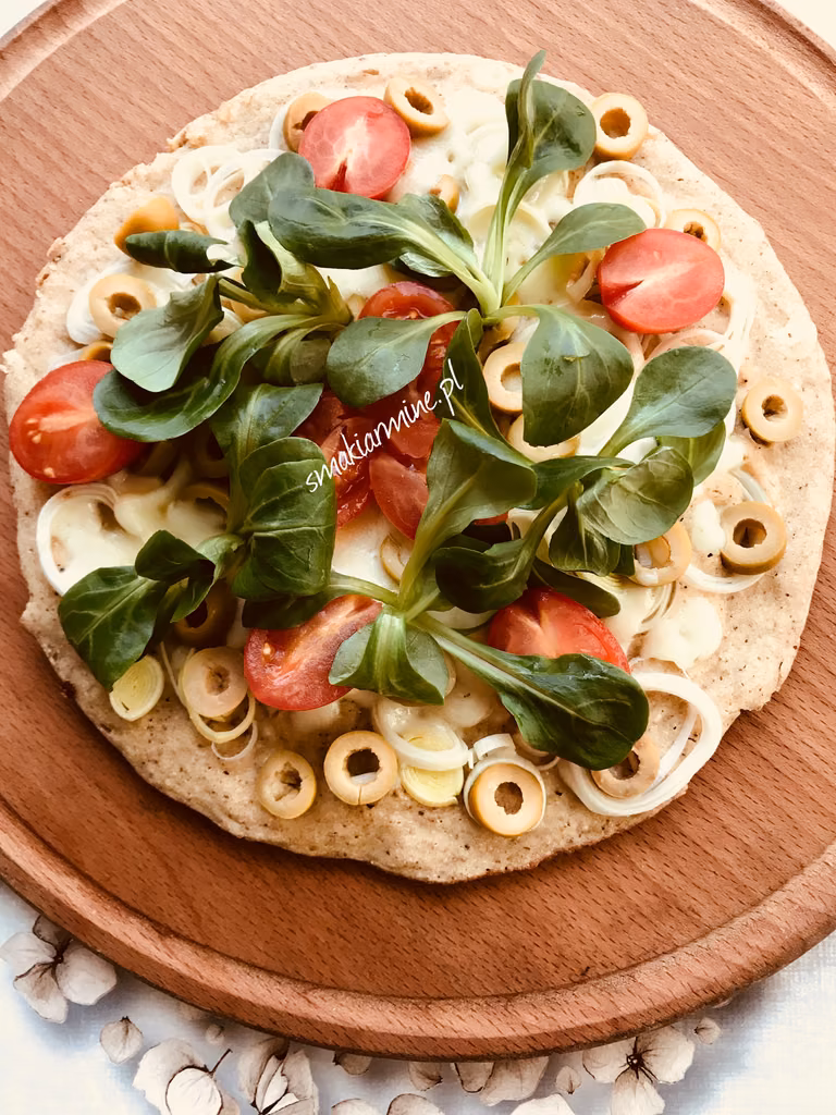 Pizza z patelni na spodzie gryczanym (fit)