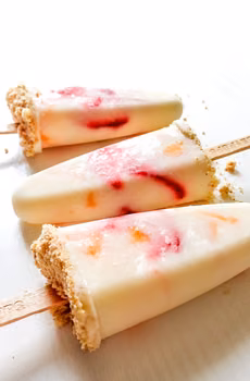 Jogurtowo-cytrynowe lody z owocami