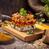 Sałatka warstwowa z ryżem, kurczakiem curry i owocami