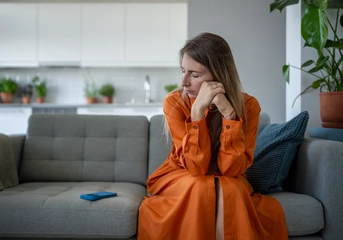 „Ojciec, który mnie porzucił, żąda ode mnie alimentów. Czy naprawdę muszę go utrzymywać?” — pyta Monika [LIST]