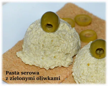 Pasta serowa z zielonymi oliwkami – Kulinarne S.O.S.