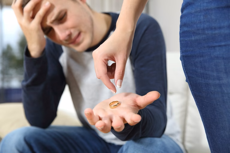 Jak rozpoznać zdradę? Te sygnały o tym świadczą