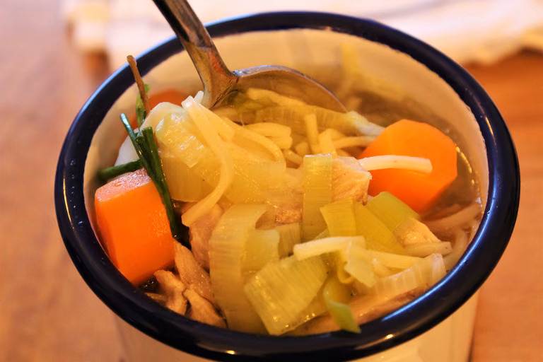 Cock-a-Leekie Soup - szkocka alternatywa dla polskiego rosołu.