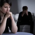 Kochasz go, czy boisz się samotności? 12 wskazówek, które mogą Ci pomóc