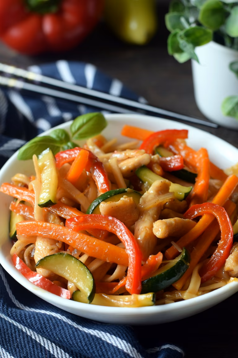 Makaron chow mein z warzywami