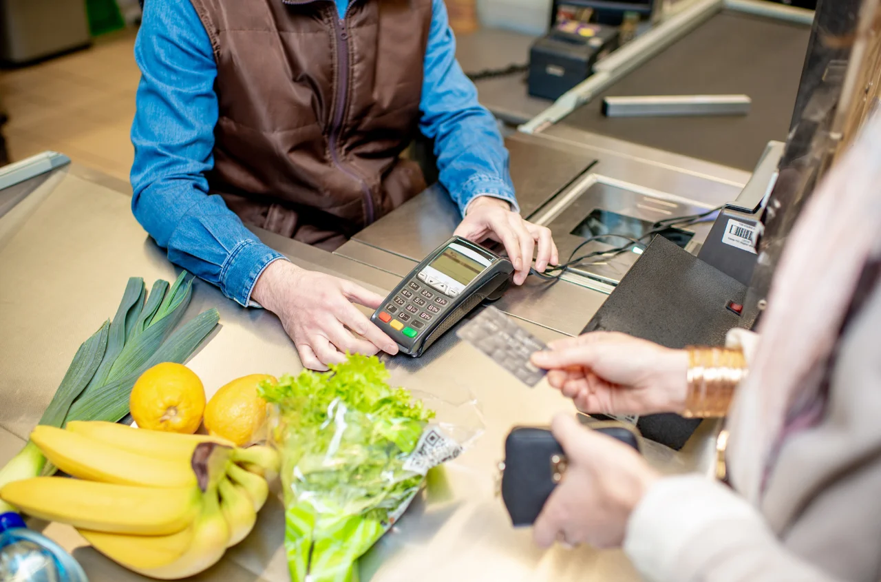 Zakaz siadania w pracy nawet przez 12 godzin? Jest reakcja ministerstwa!