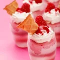 Lody truskawkowe z bitą śmietaną. Pychotka!